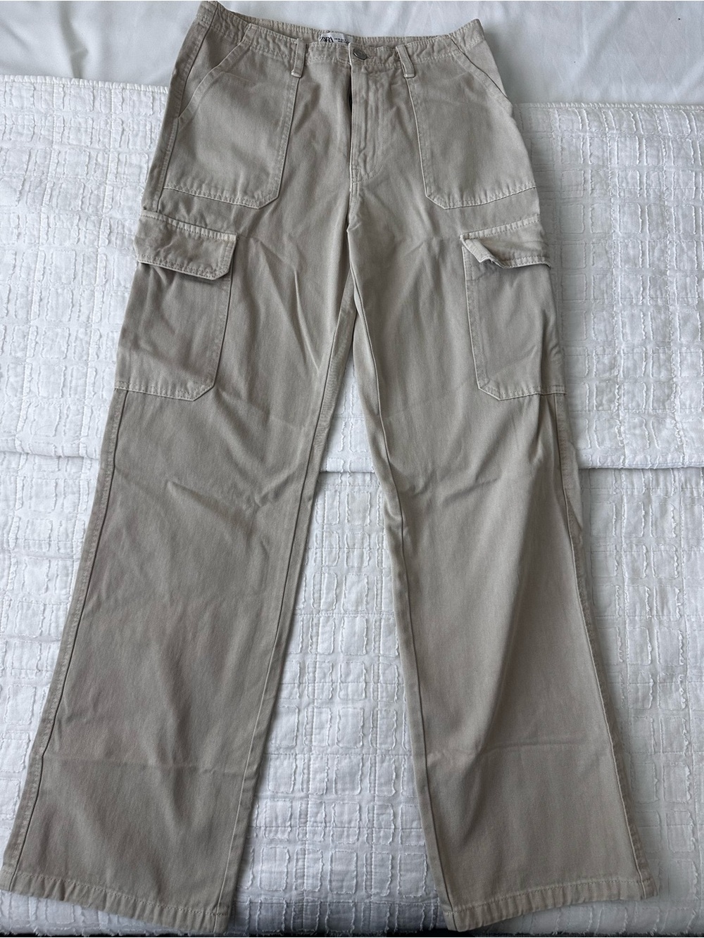 Zara Wide-Leg Women’s Cargo Pants in Beige